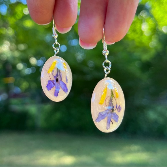 Handmade Real Dried Flower UV Resin Earrings - Picture 16 of 16
